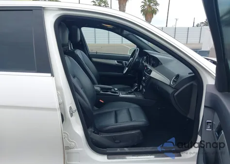 2013 Mercedes-Benz C 250 Sport from USA, damaged, VIN WDDGF4HB4DR278711